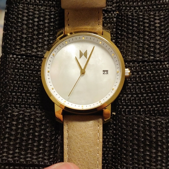 MVMT Mother of Pearl watch - Picture 2 of 8